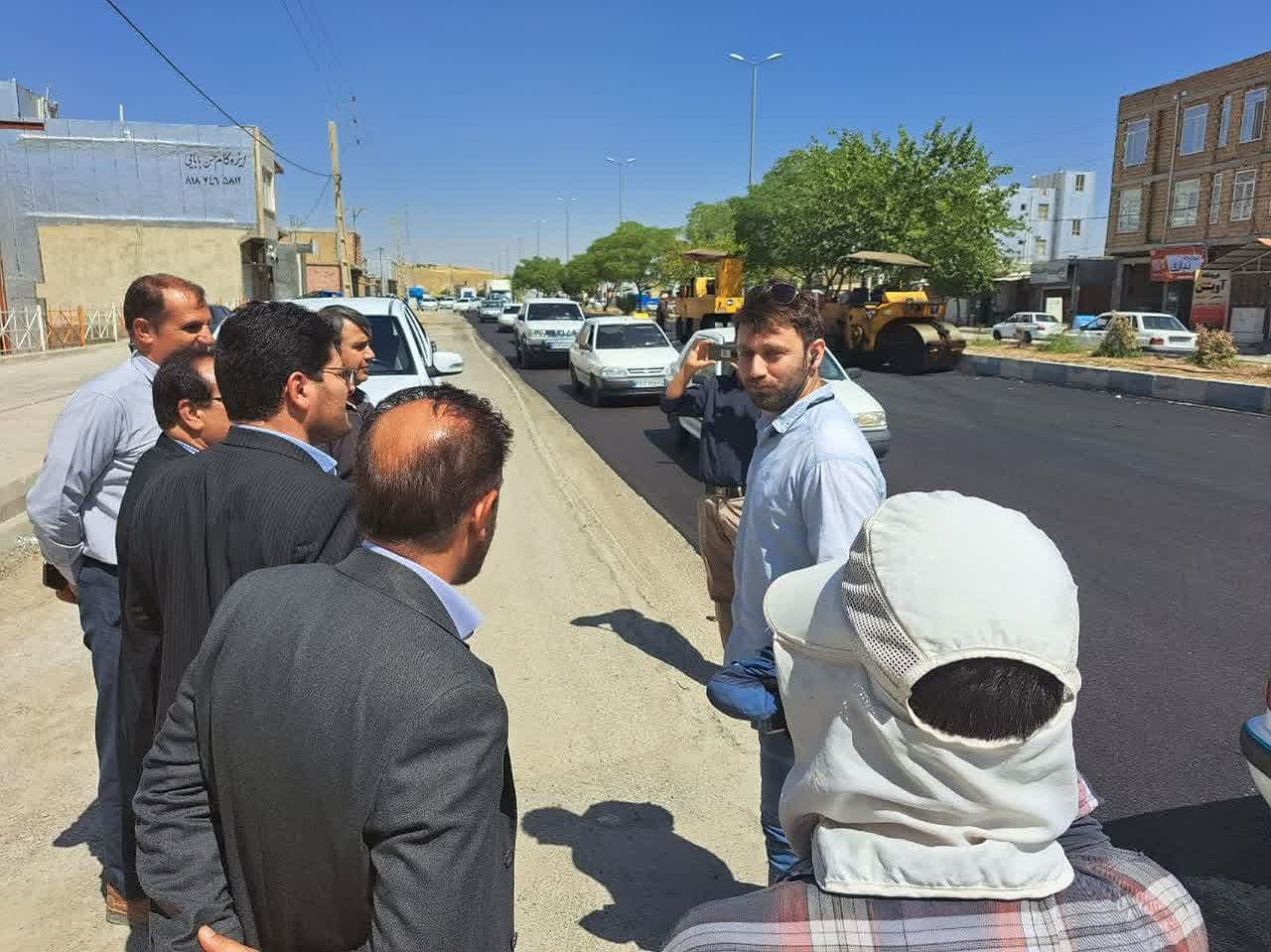 بازدید فرماندار از پروژه روکش آسفالت ورودی روستای هفت چشمه