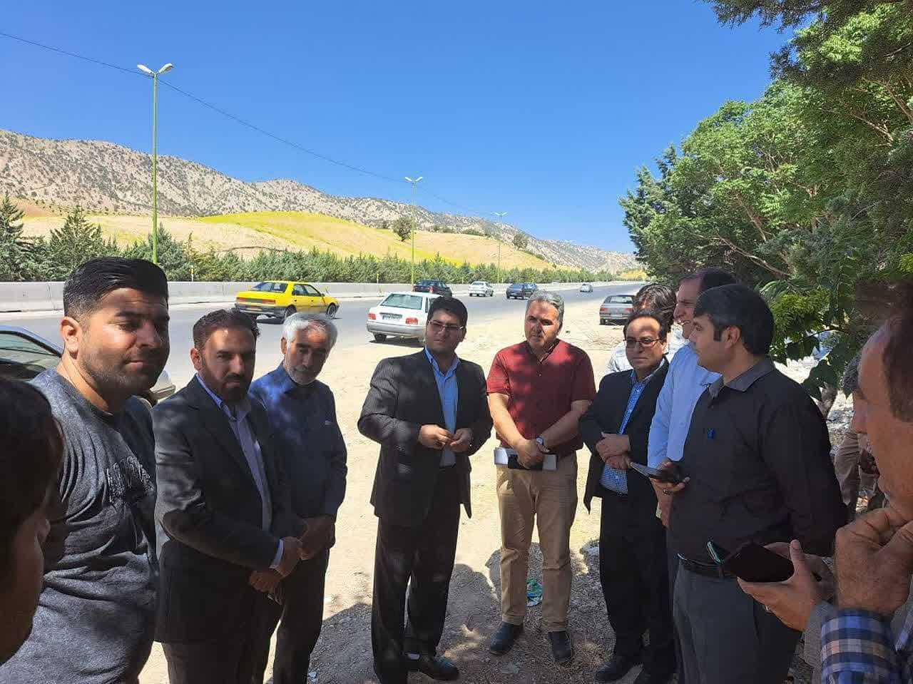 بازدید فرماندار از پروژه پارک خطی و راه سلامت ورودی روستای هفت چشمه